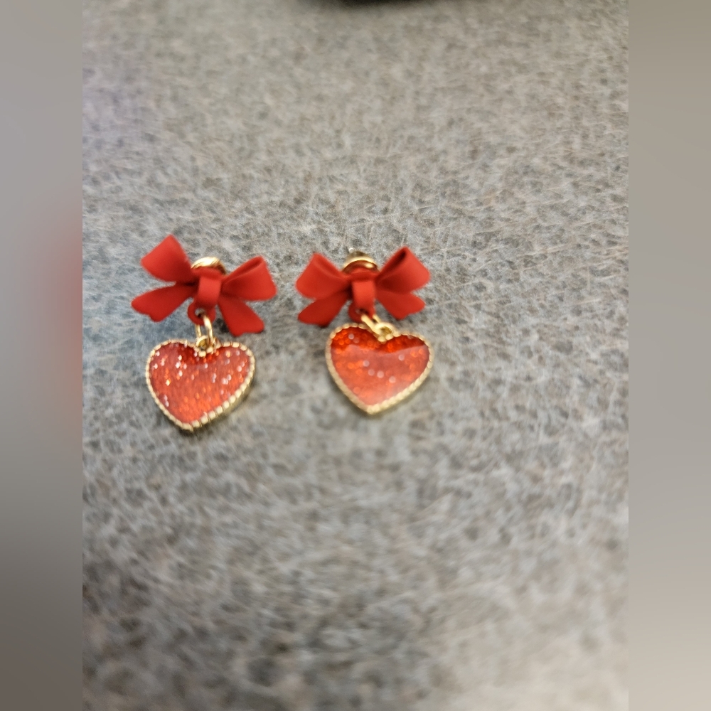 Adorable Heart & Bow Dangle Earrings